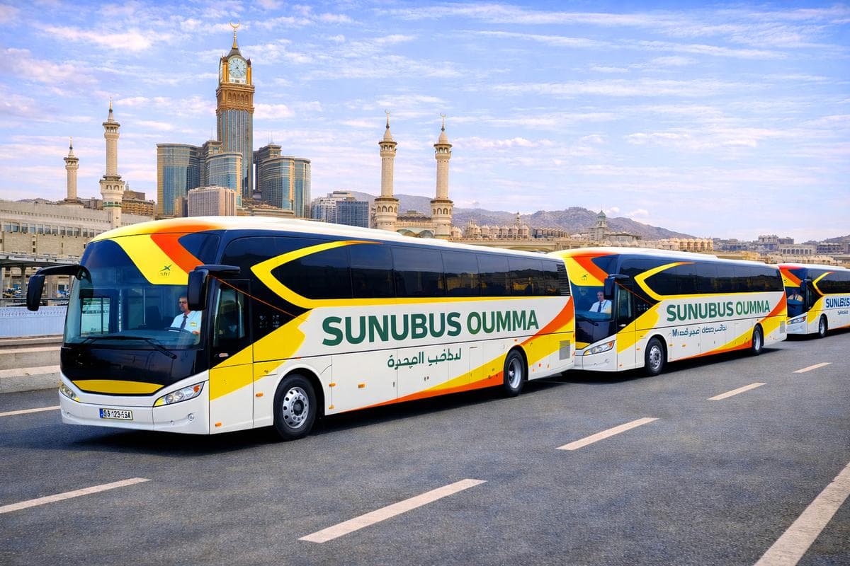 Cars SUNUBUS OUMMA devant la Kaaba à La Mecque - Pèlerinage Hajj